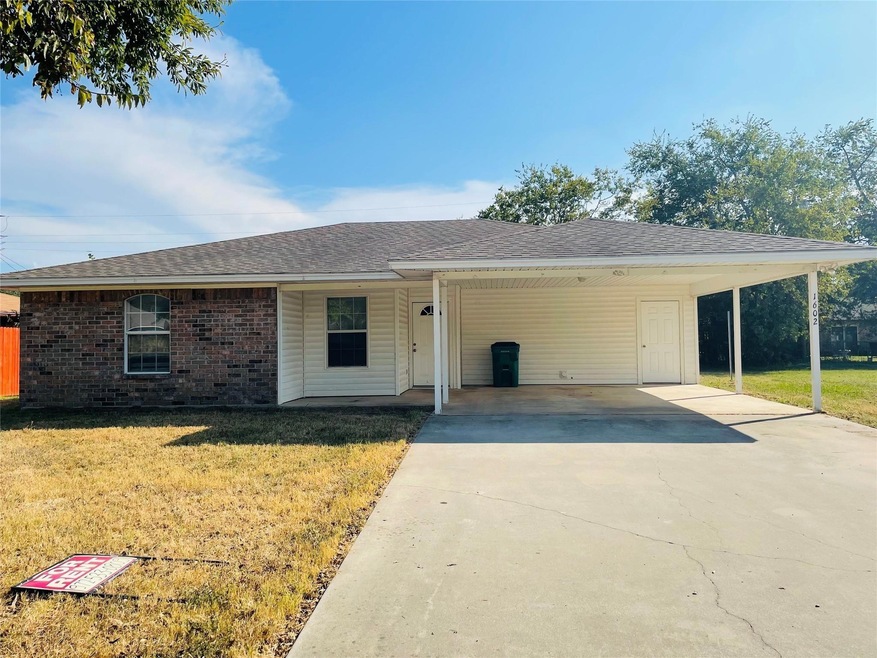 1602 Moss St, Gainesville, TX 76240 - photo 1