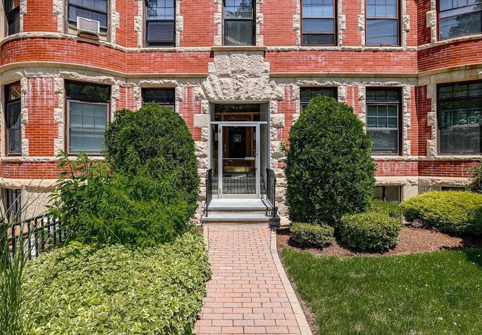 149 Winthrop Rd unit 4, Brookline, MA 02445 - photo 1