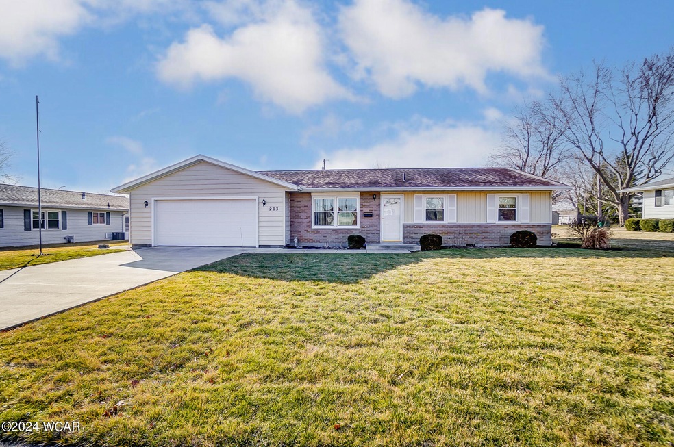 203 Stinebaugh Dr, Wapakoneta, OH 45895 - photo 1