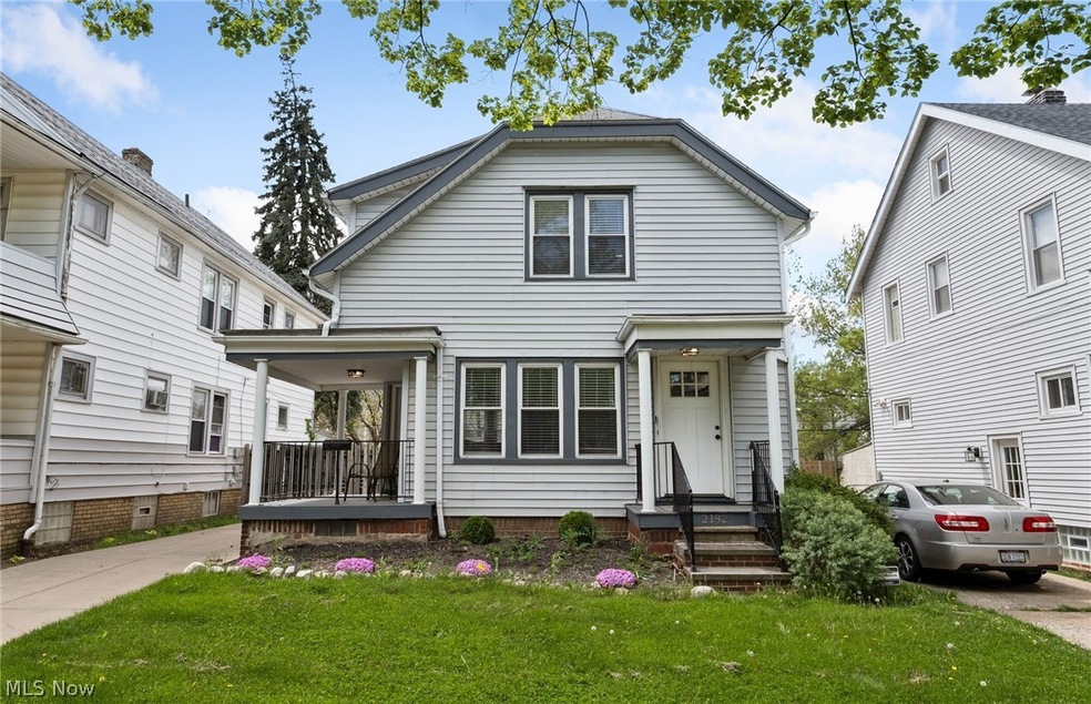 View of front of house featuring a front lawn