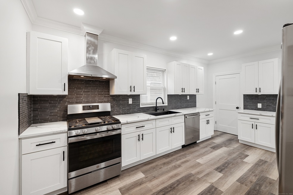 31 Elmcroft Rd unit 1, Stamford, CT 06902 - photo 1