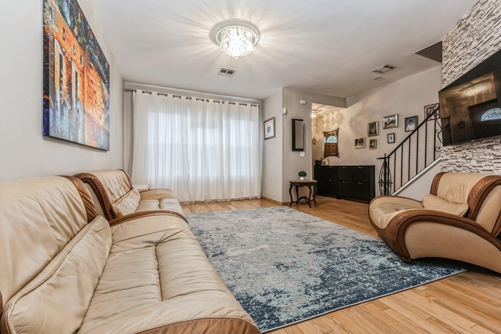 Sold $1,018,000 • Co-Listing Agent