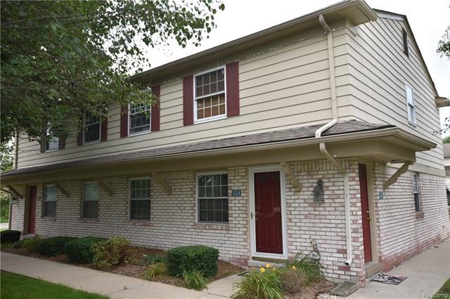 End unit condo in popular Princeton Square complex