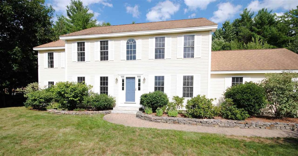 878 Wellington Way, Pembroke, NH 03275 - photo 1