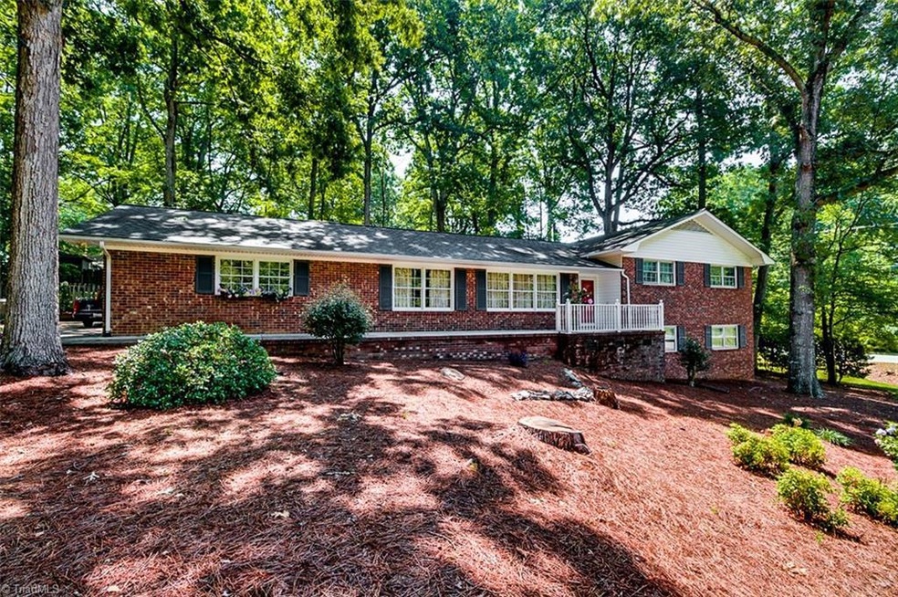 910 Oakmont Dr, Asheboro, NC 27205 - photo 1