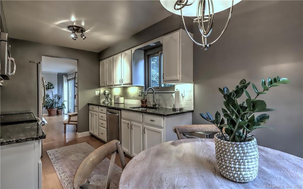 Everything that you want in a kitchen; stainless s