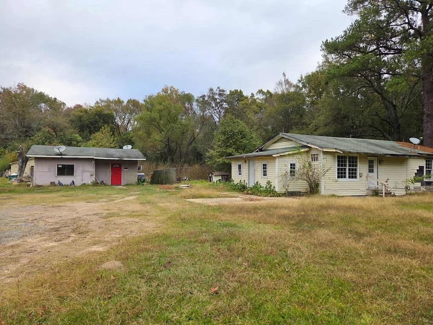 229 Alan St, Texarkana, TX 75501 - photo 1