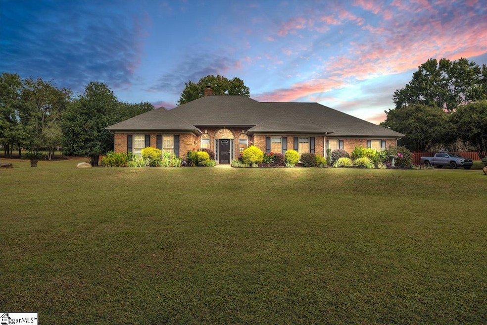 121 Twin Lakes Dr, Moore, SC 29369 - photo 1