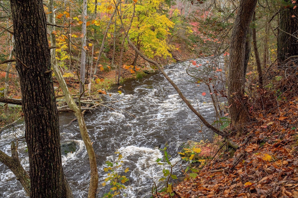 10 Riverview Ct, Brookfield, CT 06804 - photo 1