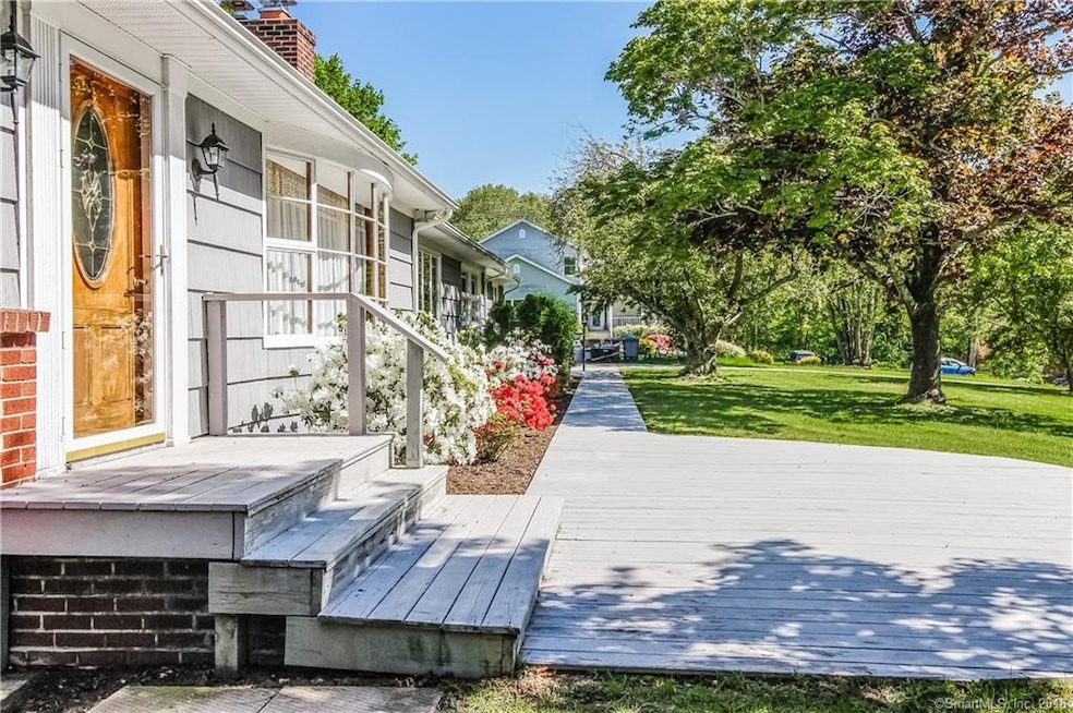 54 Dean Rd, East Lyme, CT 06333 - photo 1