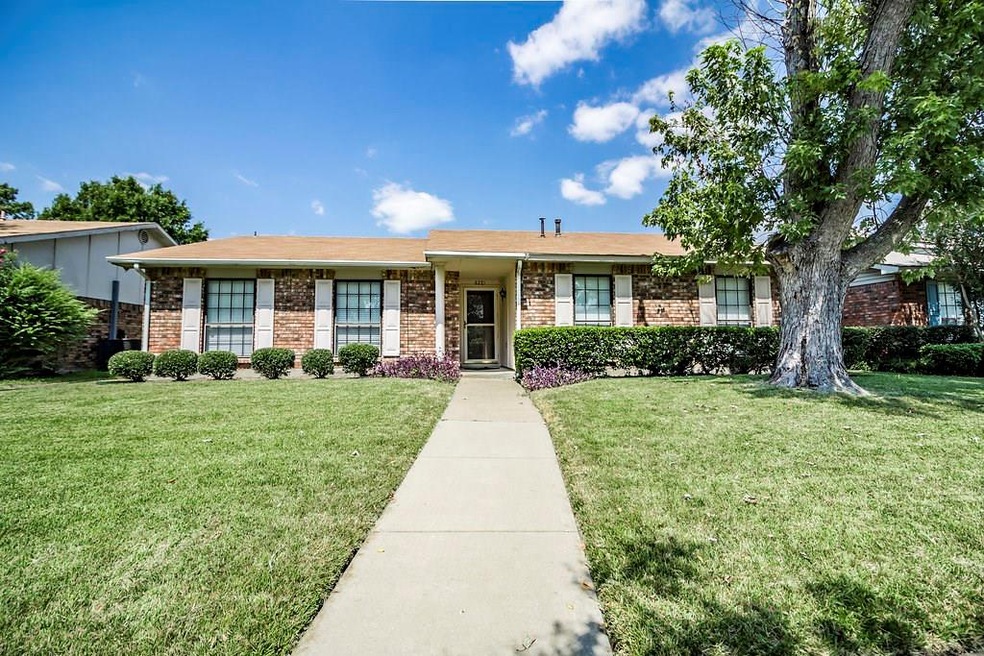 Great curb appeal!