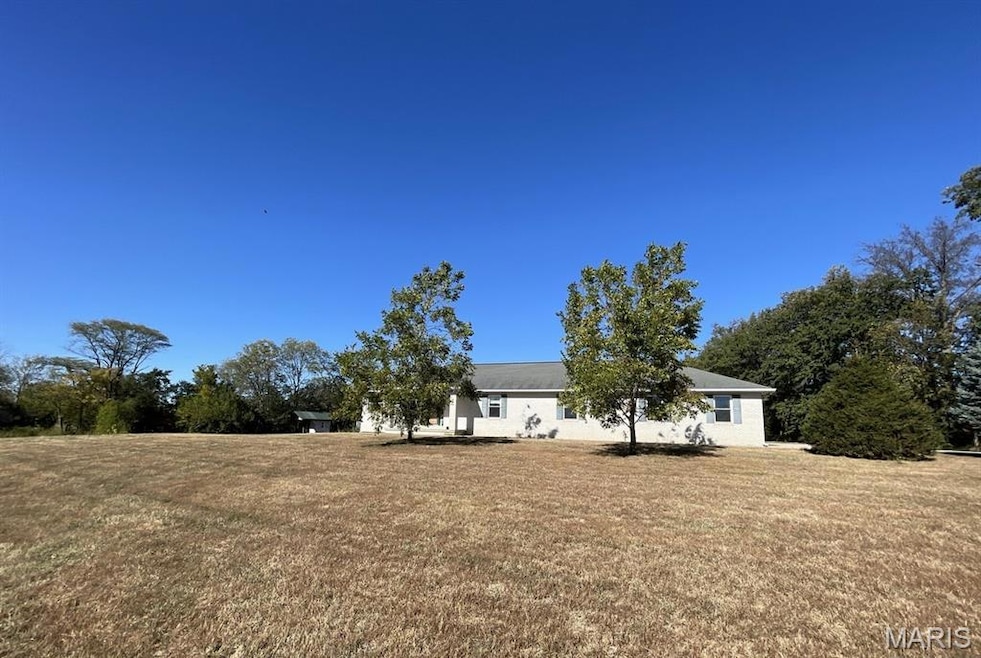 15225 Old State Rd, Carlyle, IL 62231 - photo 1