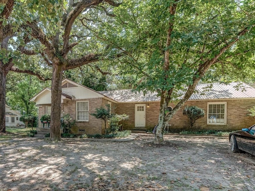 403 W Seale St, Nacogdoches, TX 75964 - photo 1