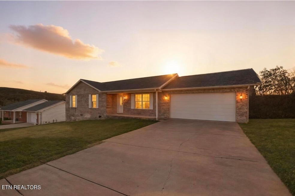 259 Altina Cir, New Tazewell, TN 37825 - photo 1