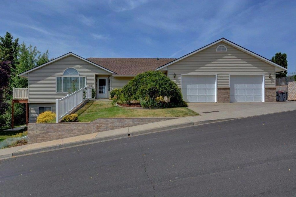 1773 Garden Dr, Medford, OR 97504 - photo 1