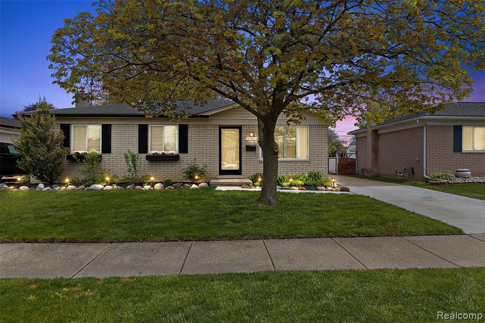 27302 Perry St, Roseville, MI 48066 - photo 1