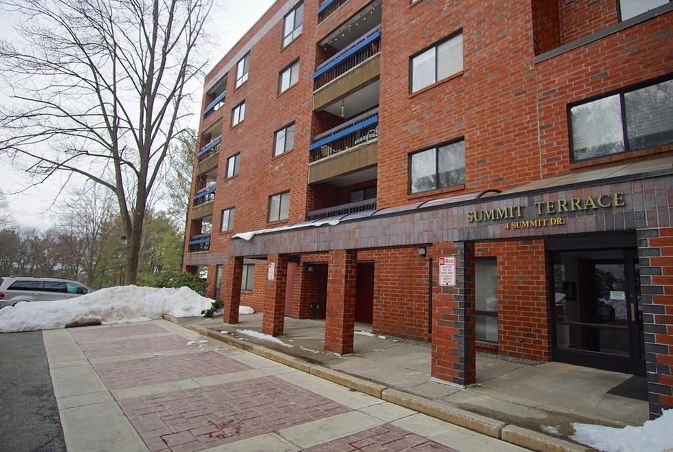 4 Summit Dr unit 504, Reading, MA 01867 - photo 1