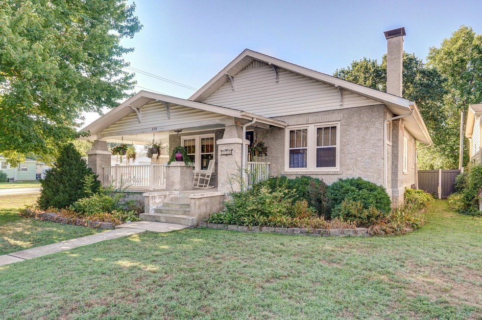 559 E Pleasant St-1