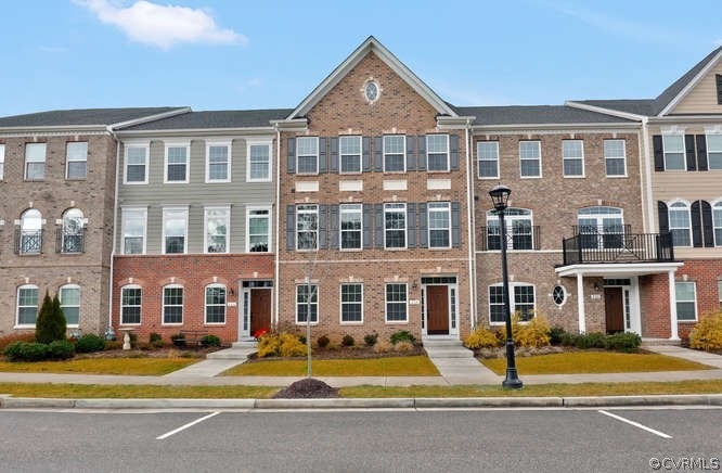 4 Bedrooms, 3.5 Baths, 2892 Sqft, 2 Car 
2-Gar