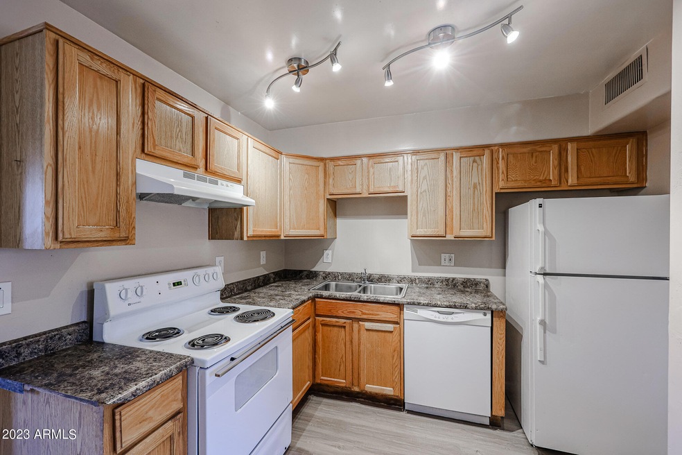 2610 E Monte Vista Rd unit 4, Phoenix, AZ 85008 - photo 1