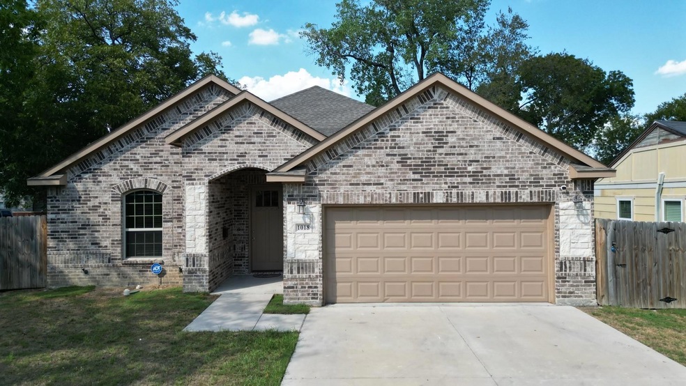 1018 Rice St, Grand Prairie, TX 75050 - photo 1