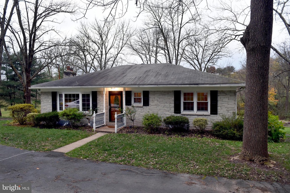 949 Pennsylvania Ave, Pottstown, PA 19464 - photo 1