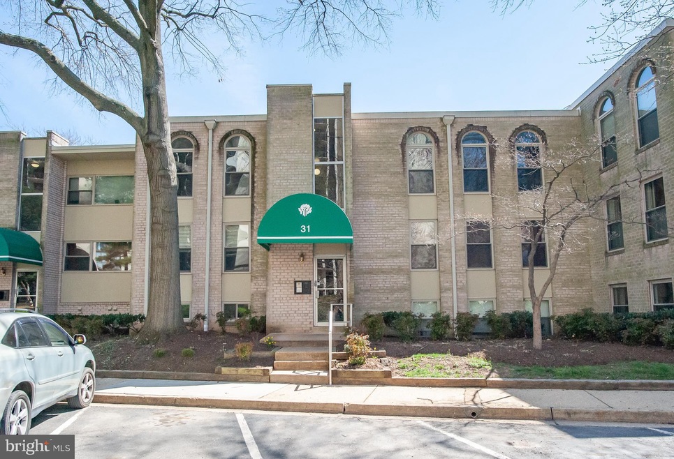 31 Canterbury Square unit 301, Alexandria, VA 22304 - photo 1