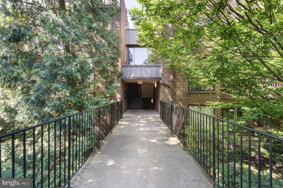 134 Roberts Ln unit 203, Alexandria, VA 22314 - photo 1