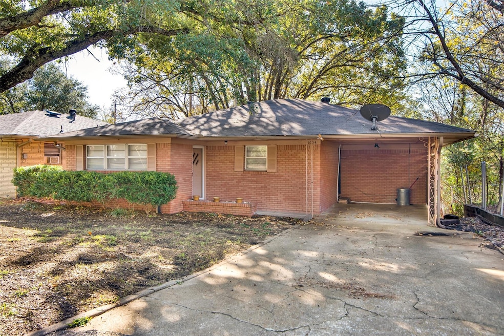 1604 W Hull St, Denison, TX 75020 - photo 1