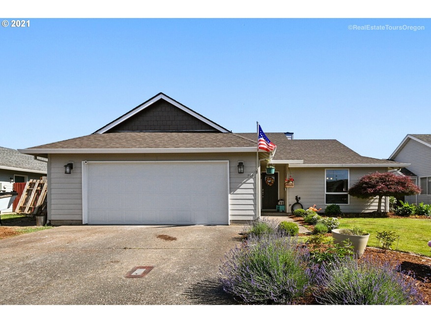 590 SE 7th Place, Canby, OR 97013 - photo 1