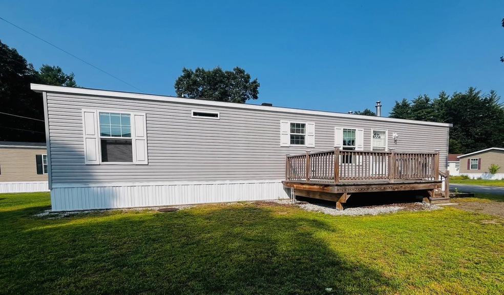 545 Elm St unit 15, Milford, NH 03055 - photo 1