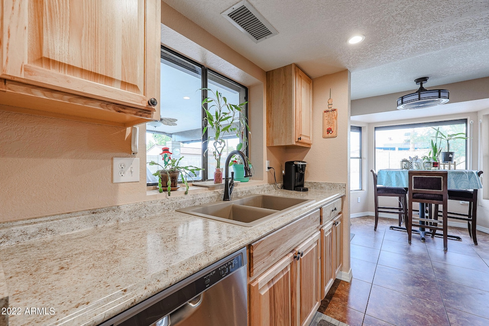 1102 E Taro Ln, Phoenix, AZ 85024 - photo 1