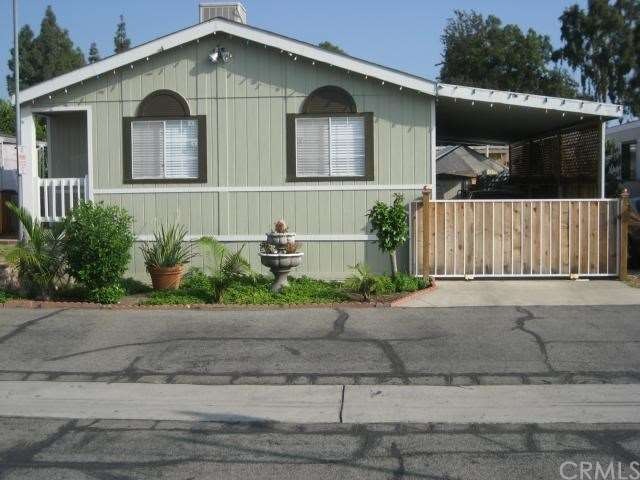 Super nice 1993 extra features home with 3 bedrooms, 2 full bathrooms ready to move in condition!