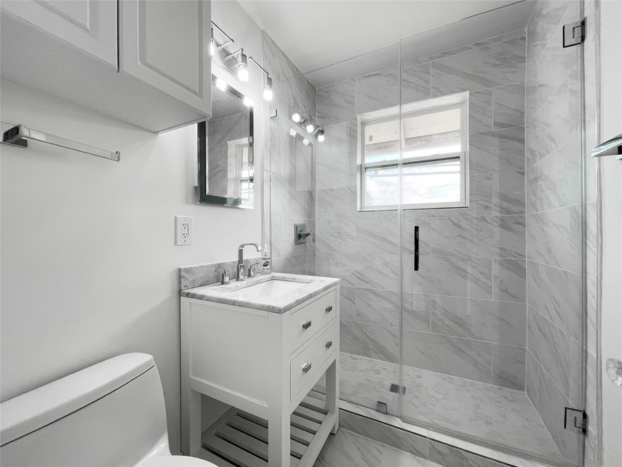 2528 Driscoll St unit D, Houston, TX 77019 - photo 1