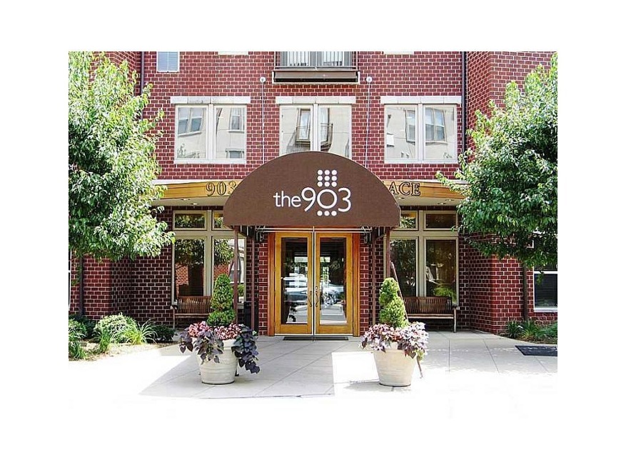 Exterior Entrance with concierge.