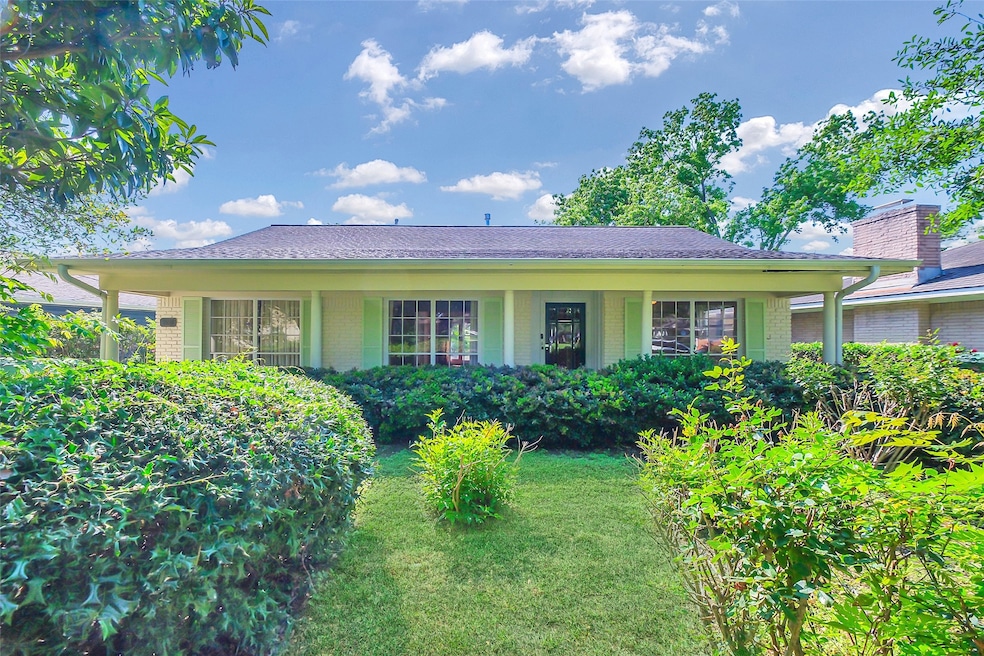 Welcome to 3523 Westridge St. in the popular Medic