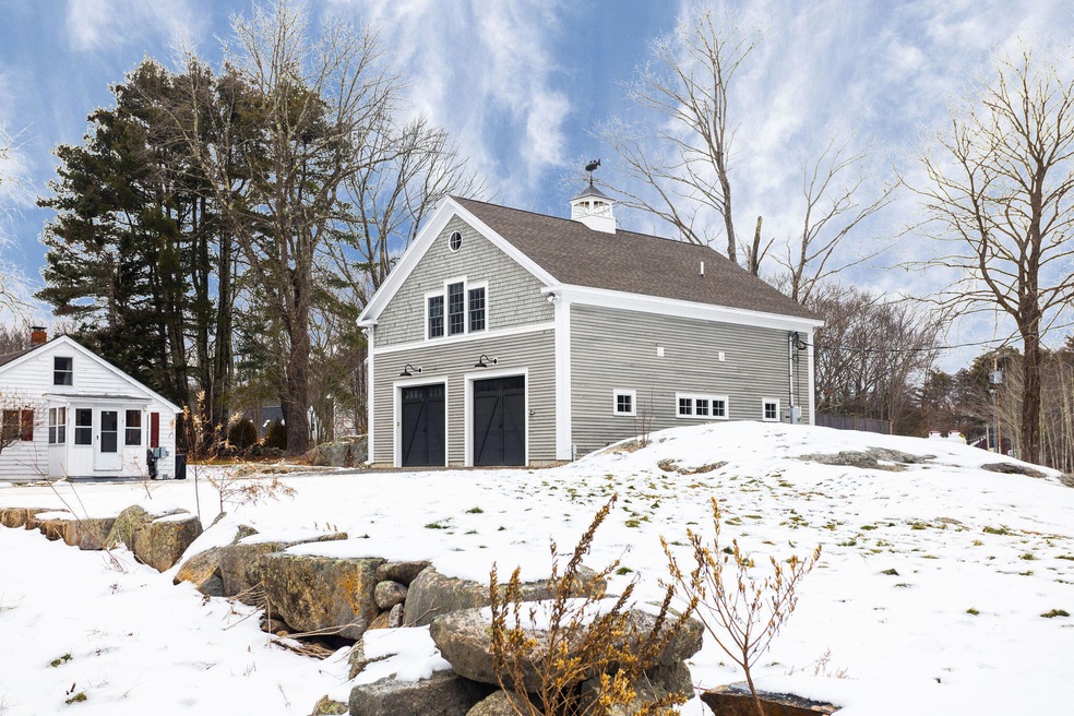 9 Mountain Rd, Cape Neddick, ME 03902 - photo 1