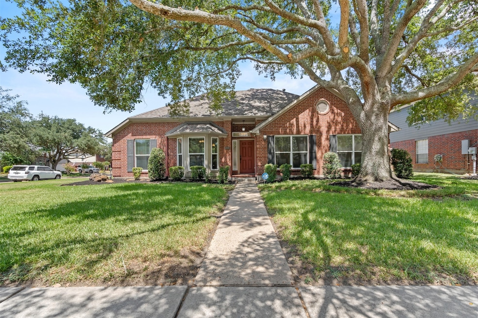 1801 La Salle St, Friendswood, TX 77546 - photo 1