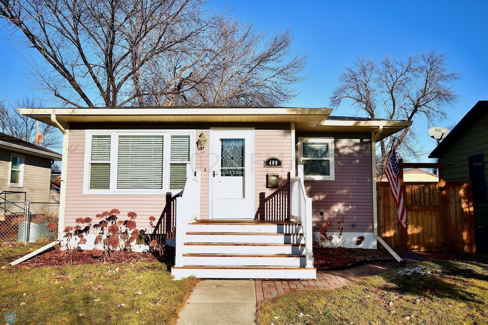 409 Elmwood Ave S, Fargo, ND 58103 - photo 1
