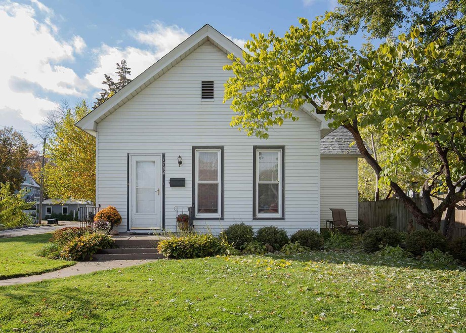 1704 Pershing Ave, Davenport, IA 52803 - photo 1