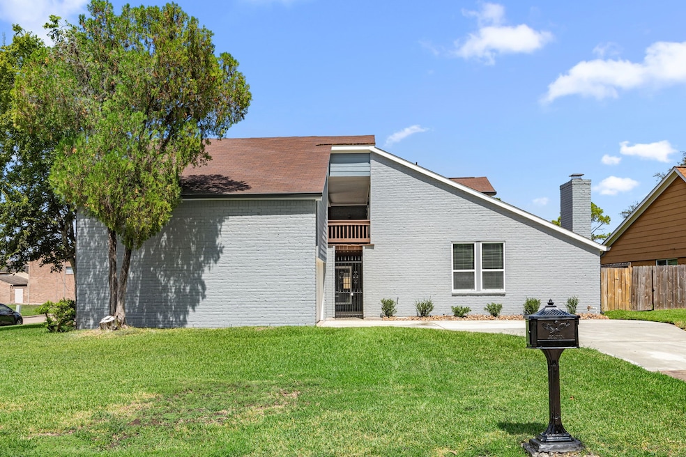 2926 Meadowcreek Dr, Missouri City, TX 77459 - photo 1