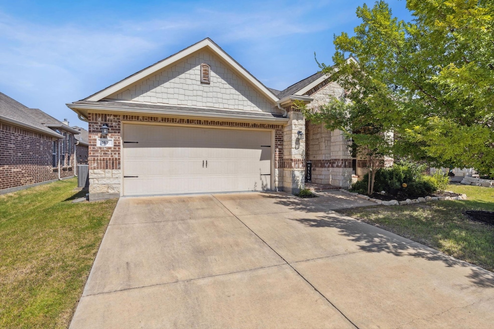 Great home with neighborhood amenities!