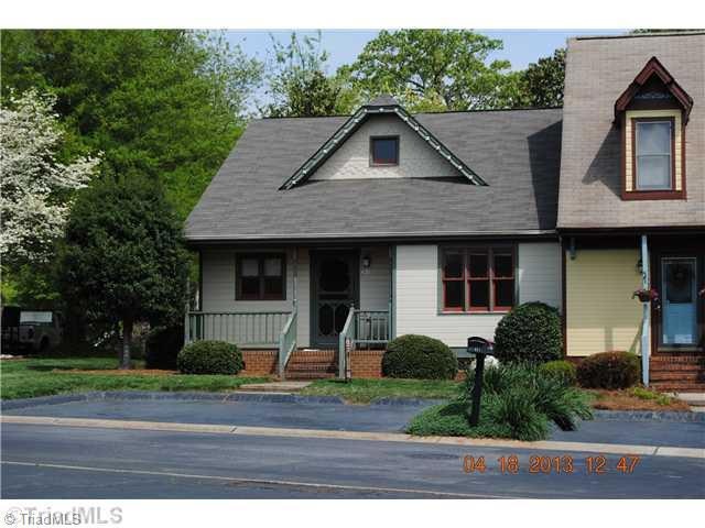 421 Windsor Ln, Statesville, NC 28677 - photo 1