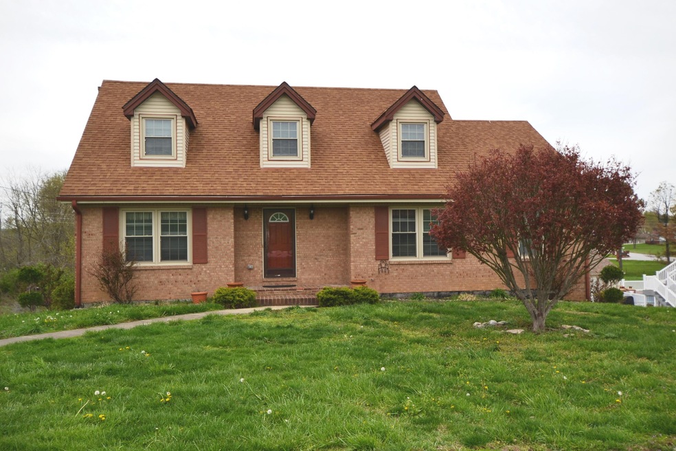 821 E Lexington St, Harrodsburg, KY 40330 - photo 1