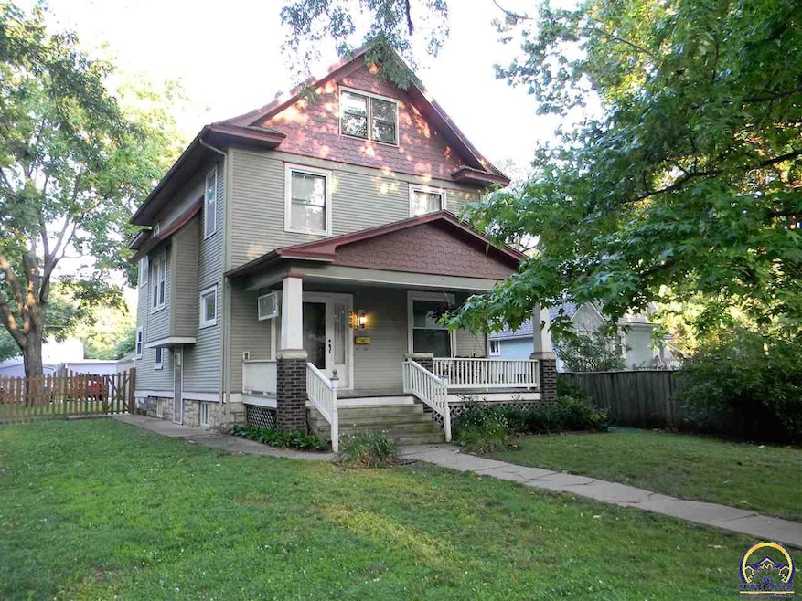 326 SW Quinton Ave, Topeka, KS 66606 - photo 1