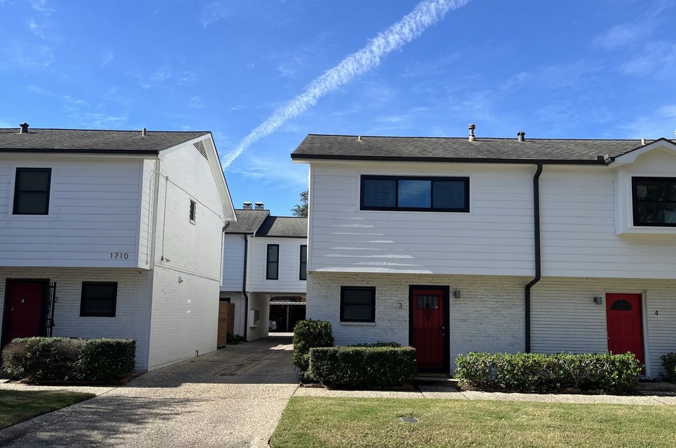 small complex, total ten units, unit #3 facing street.