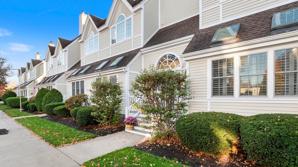 9 Munroe St unit A, Newburyport, MA 01950 - photo 1