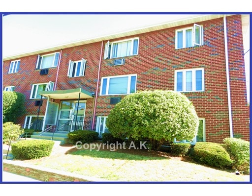 145 Warren St unit 11, Watertown, MA 02472 - photo 1