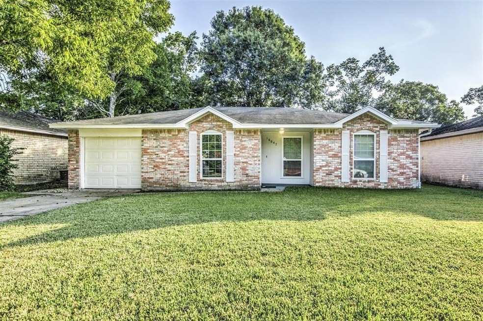 16647 Forest Bend Ave, Friendswood, TX 77546 - photo 1