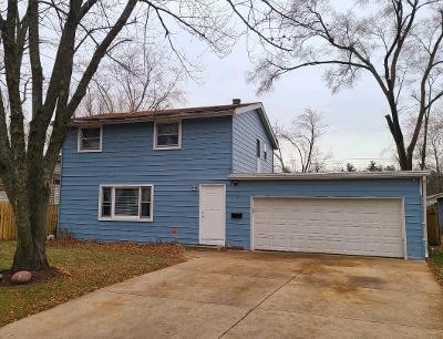 515 Apache Ave, Carpentersville, IL 60110 - photo 1
